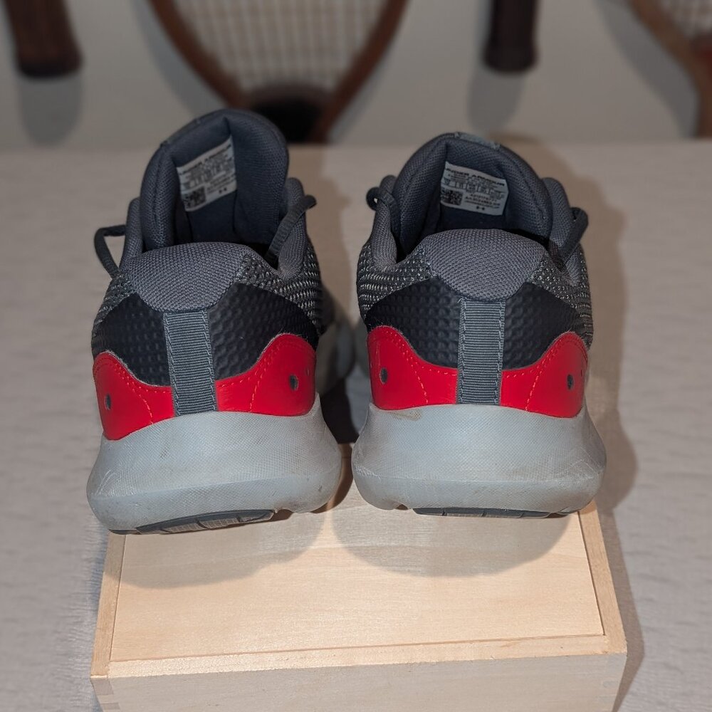 Under Armour UA Surge 3 Athletic Shoes - Picture 10 of 11